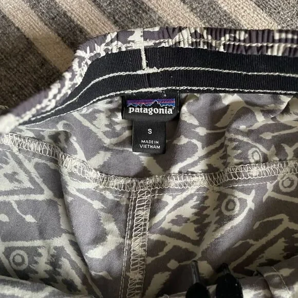 Patagonia ikat fish print baggies. Small - Picture 6 of 9